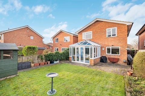 3 Dunbar Drive, Thame, OX9 3YD