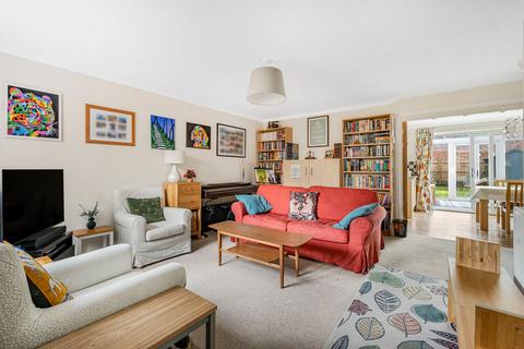 3 Dunbar Drive, Thame, OX9 3YD