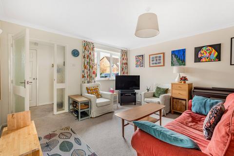 3 Dunbar Drive, Thame, OX9 3YD