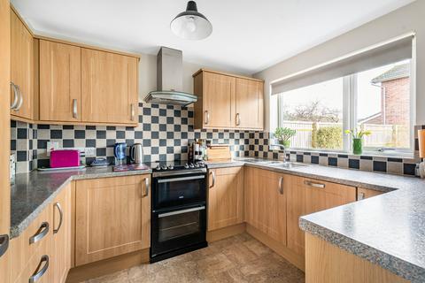 3 Dunbar Drive, Thame, OX9 3YD