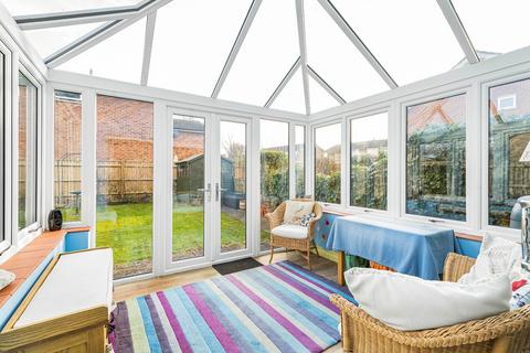 3 Dunbar Drive, Thame, OX9 3YD