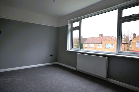 2 bedroom flat to rent, Lincoln Way, Enfield EN1