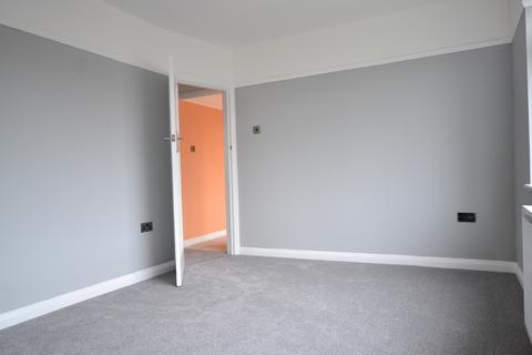 2 bedroom flat to rent, Lincoln Way, Enfield EN1