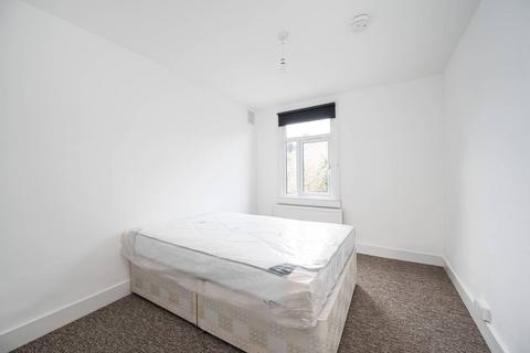 4 bedroom terraced house to rent, Roding Road, Hackney, London, E5