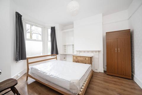 4 bedroom terraced house to rent, Roding Road, Hackney, London, E5