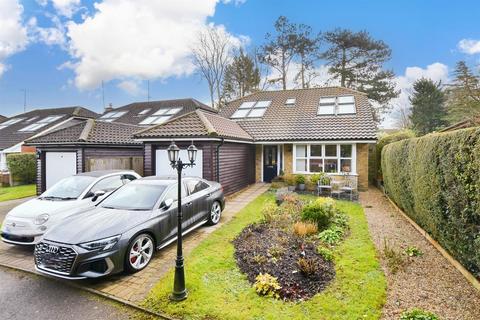 3 bedroom detached house for sale, St. Andrew's Gardens, Shepherdswell, Dover, Kent