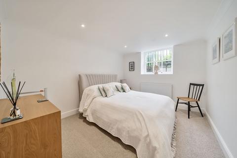 2 bedroom flat to rent, Connaught Mews London SE18