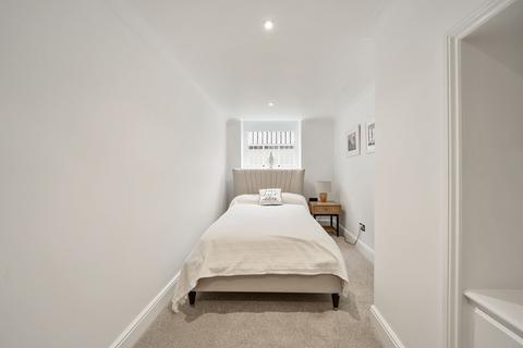 2 bedroom flat to rent, Connaught Mews London SE18