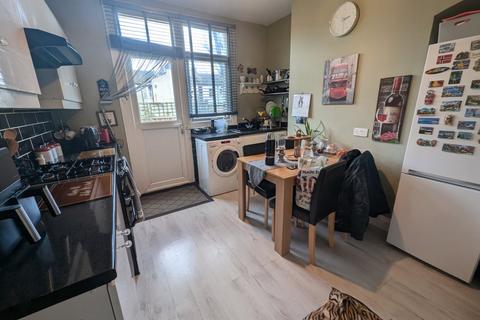 1 bedroom ground floor flat for sale, Hainault Avenue, Westcliff-on-Sea, SS0