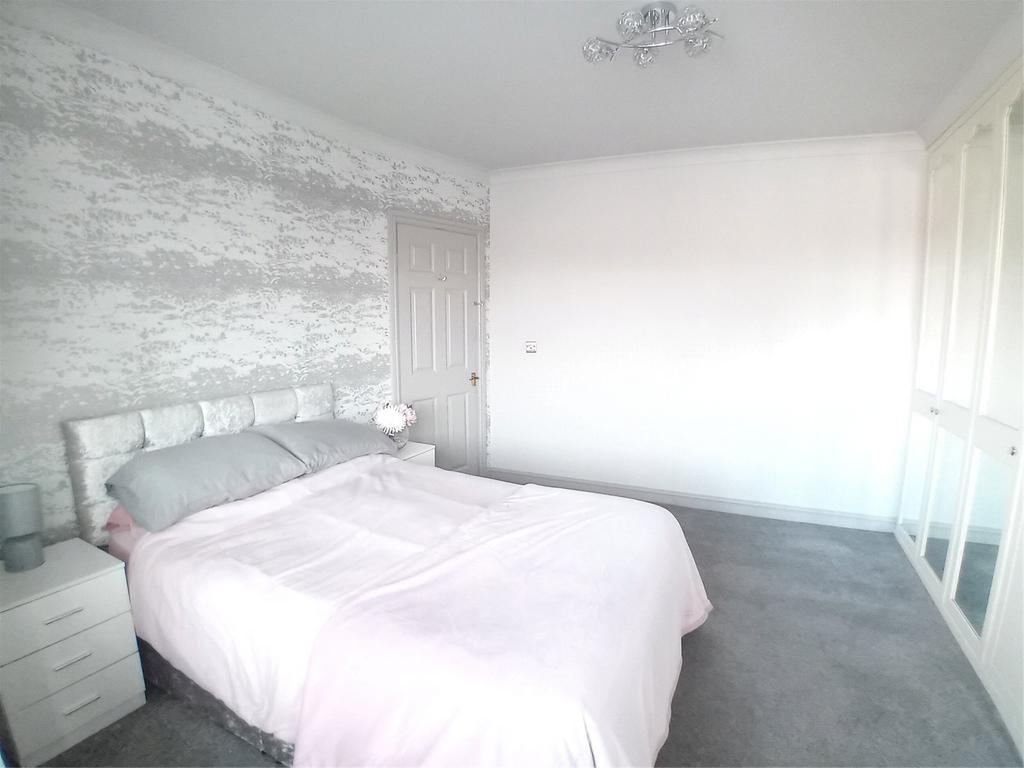 Bedroom 1 (2)