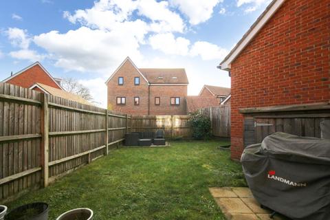 9 Glover Crescent, Arborfield Green, Reading, RG2 9TW