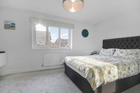 9 Glover Crescent, Arborfield Green, Reading, RG2 9TW