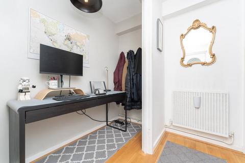23 Garrick Close, London, W5 1AS