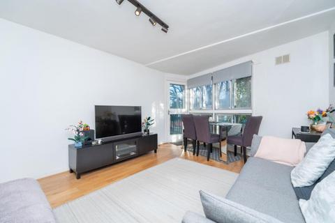 23 Garrick Close, London, W5 1AS