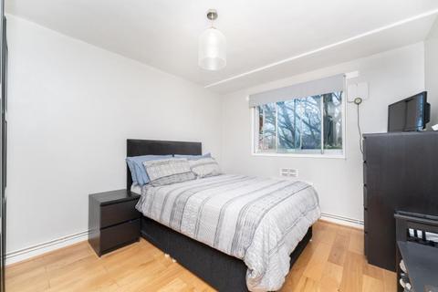 23 Garrick Close, London, W5 1AS