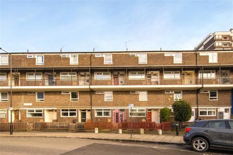 3 bedroom flat for sale, Church Crescent, Victoria Park, London, E9