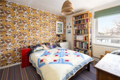 3 bedroom flat for sale, Church Crescent, Victoria Park, London, E9