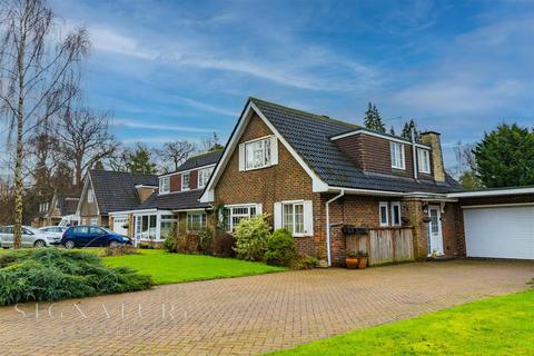 3 bedroom detached house for sale, Birch Tree Walk, Watford