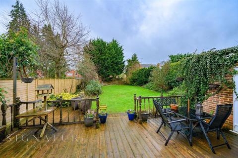 3 bedroom detached house for sale, Birch Tree Walk, Watford