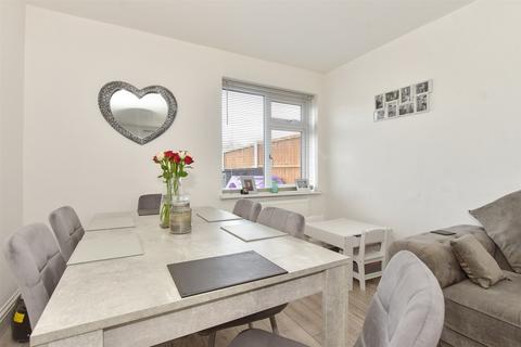 11 Bretons, Basildon, SS15 5BY