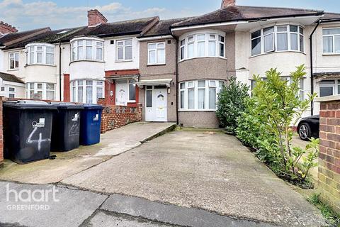 3 bedroom terraced house for sale, Selby Gardens, Southall