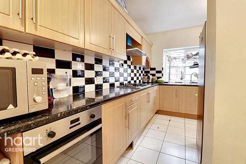 3 bedroom terraced house for sale, Selby Gardens, Southall