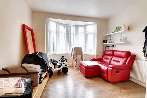 3 bedroom terraced house for sale, Selby Gardens, Southall