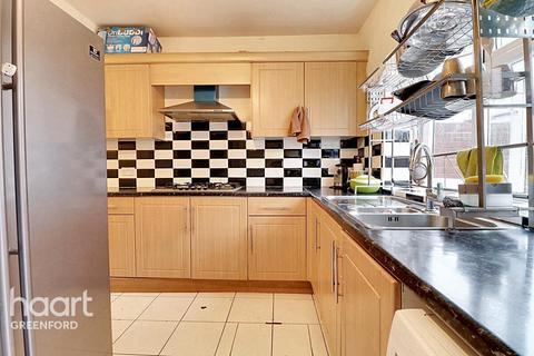 3 bedroom terraced house for sale, Selby Gardens, Southall