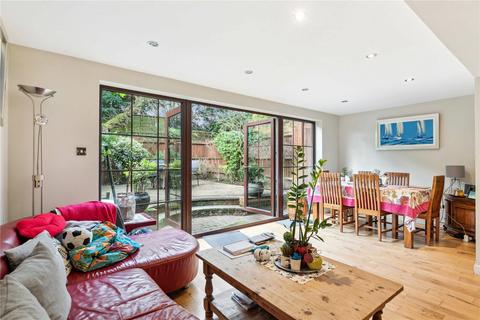 4 bedroom end of terrace house for sale, Regal Close, London, W5