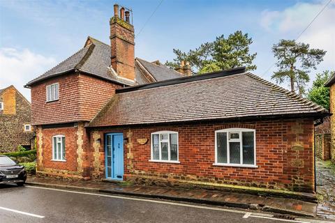 3 bedroom cottage to rent, High Street, Limpsfield