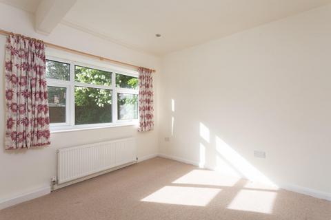 4 bedroom detached bungalow to rent, Hempland Lane, York