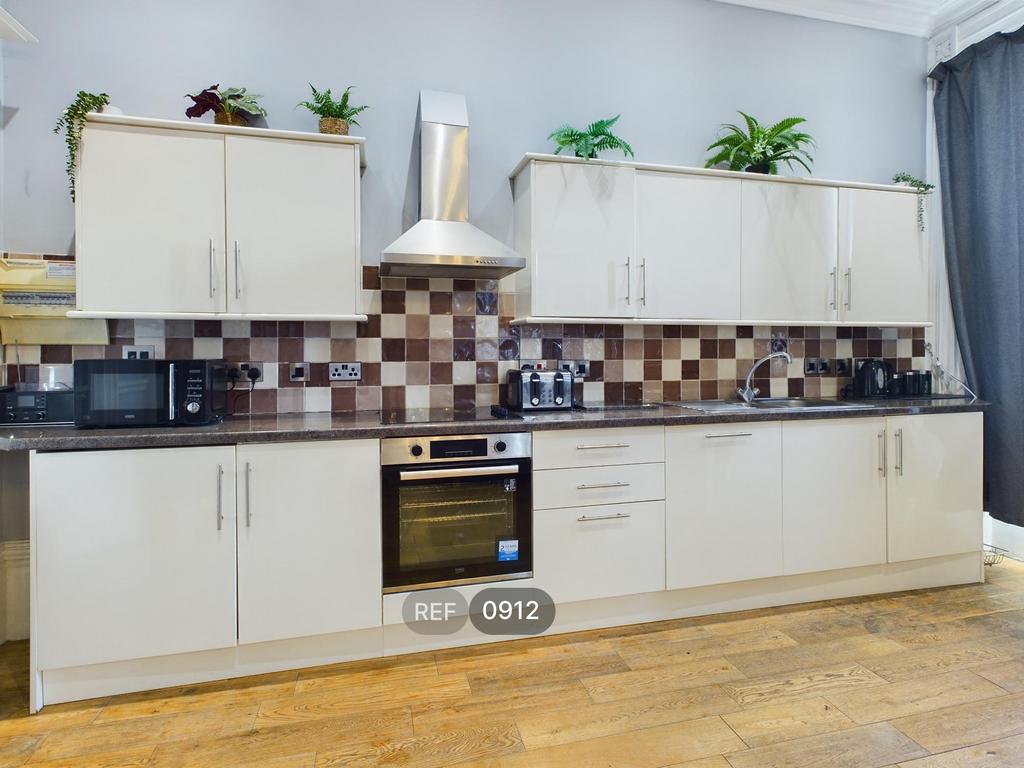 Kitchen &amp; Living area