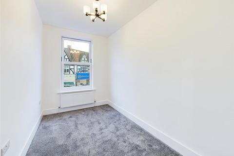 3 bedroom flat to rent, High Street, Ruislip HA4