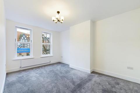 3 bedroom flat to rent, High Street, Ruislip HA4