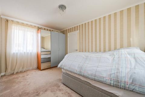 8 Teal Close, London, E16 3TP