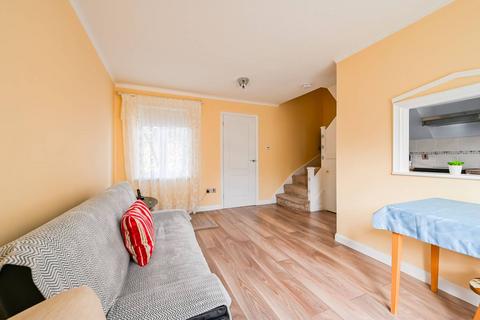 8 Teal Close, London, E16 3TP