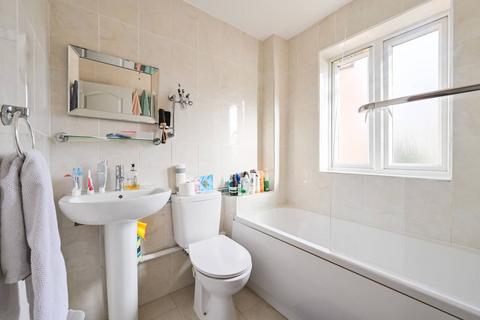 8 Teal Close, London, E16 3TP