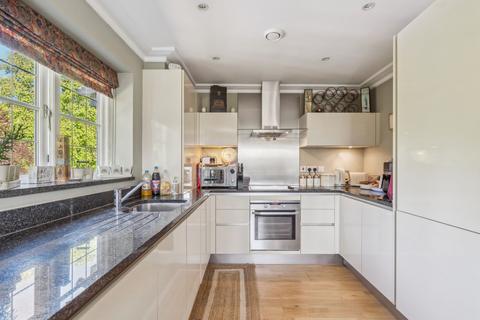 5 Park Grove, Knotty Green, Beaconsfield, HP9 2EN