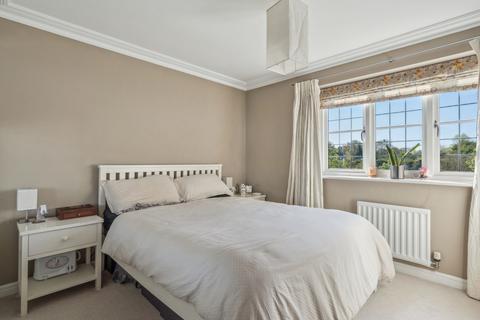 5 Park Grove, Knotty Green, Beaconsfield, HP9 2EN