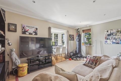 5 Park Grove, Knotty Green, Beaconsfield, HP9 2EN