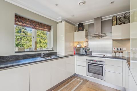 5 Park Grove, Knotty Green, Beaconsfield, HP9 2EN