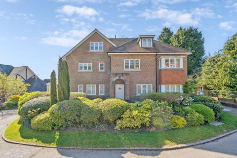 5 Park Grove, Knotty Green, Beaconsfield, HP9 2EN