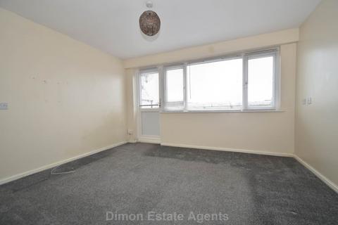 2 bedroom flat for sale, White Lion Walk, Gosport