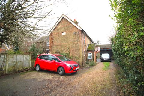 4 bedroom semi-detached house for sale, Shalmsford Street, Chartham, Canterbury