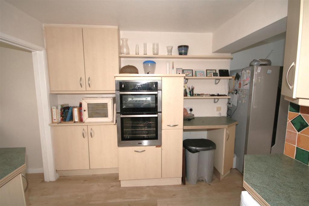 Kitchen c.JPG