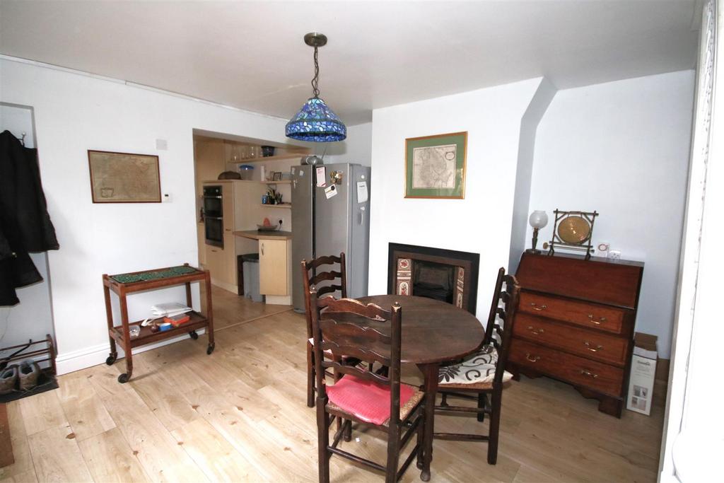 Dining Room c.JPG