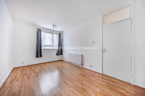 3 bedroom maisonette to rent, Polecroft Lane London SE6