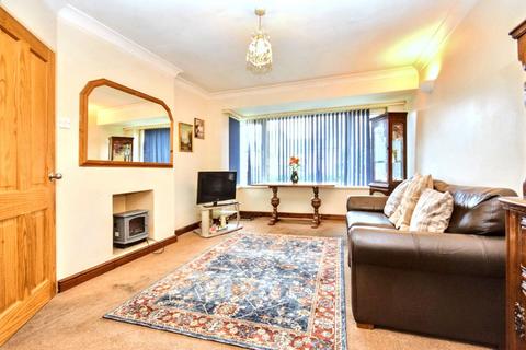 2 bedroom bungalow for sale, Hall Park Avenue, Crofton, Wakefield, West Yorkshire