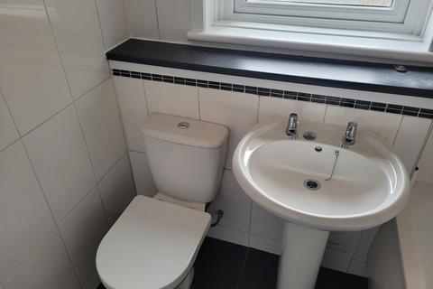 2 bedroom flat to rent, Fairfield Place, Falkirk, FK2