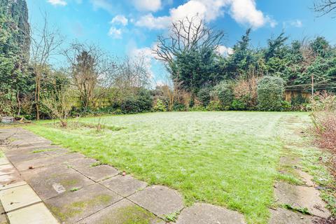 27 Barns Dene, Harpenden, AL5 2HH